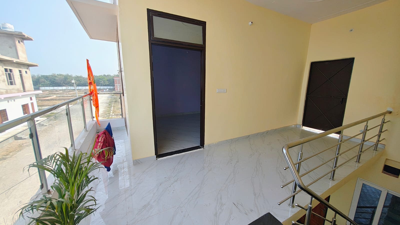 Upper Balcony & Modern Glass Railings View